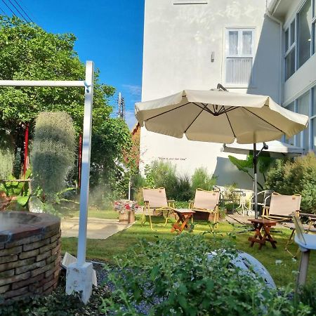 Bloomin' Moon Hostel & Cafe, Chiang Mai Old Town 外观 照片