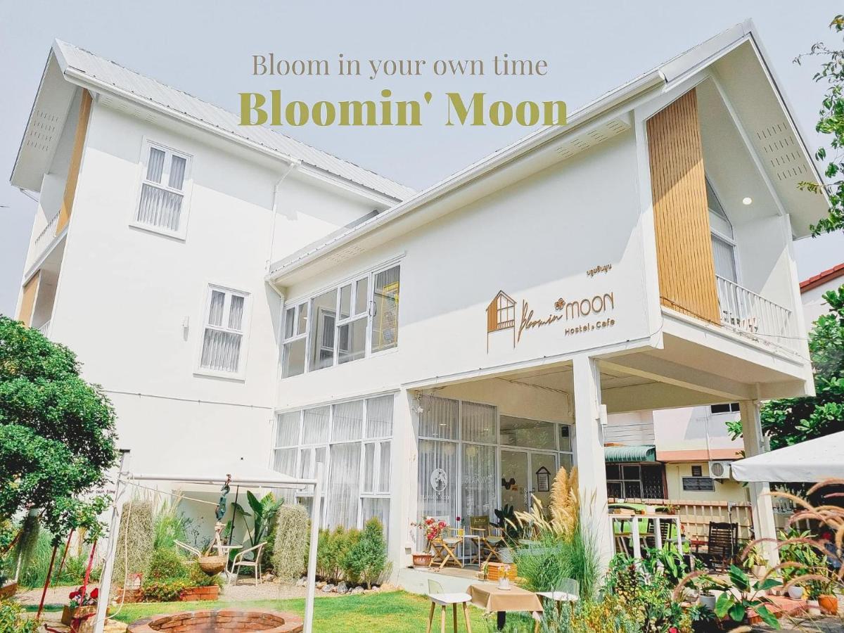 Bloomin' Moon Hostel & Cafe, Chiang Mai Old Town 外观 照片