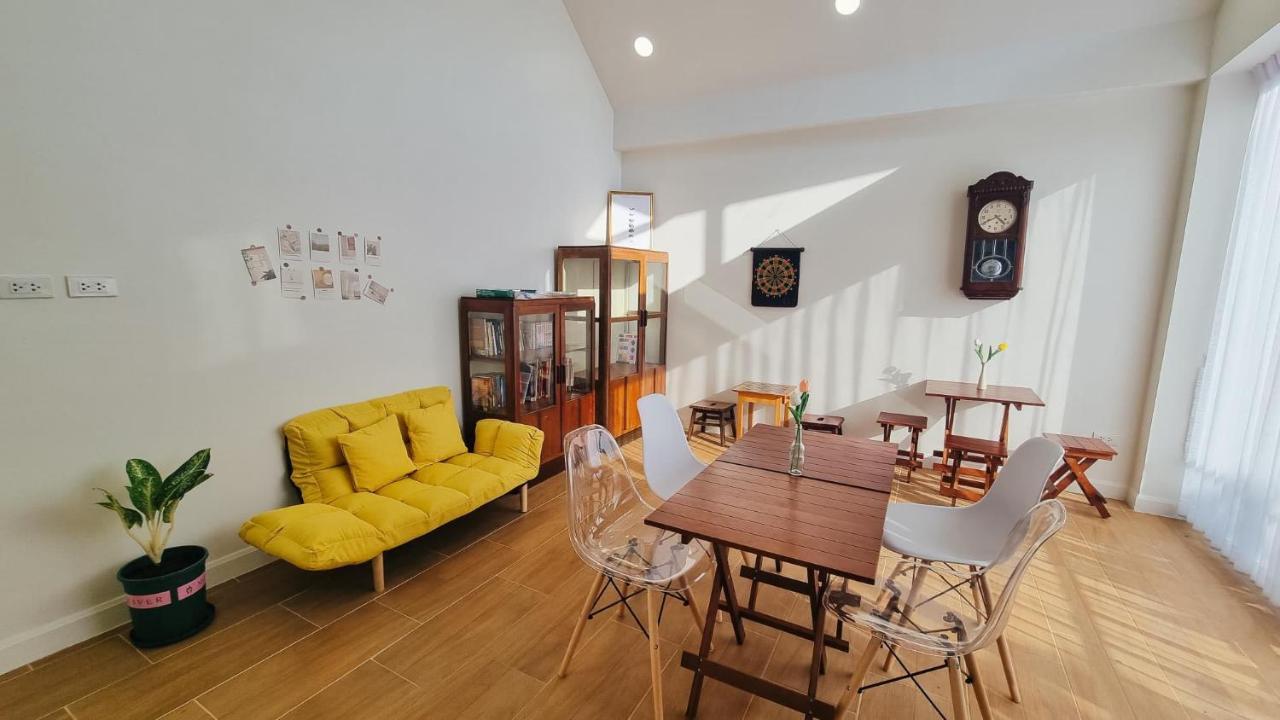 Bloomin' Moon Hostel & Cafe, Chiang Mai Old Town 外观 照片